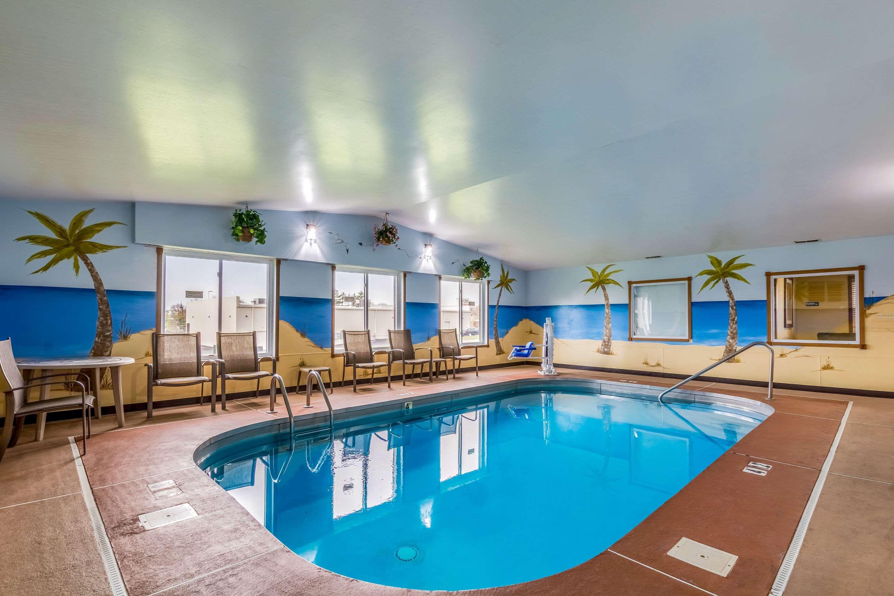 Quality Inn I-74 Batesville Екстериор снимка