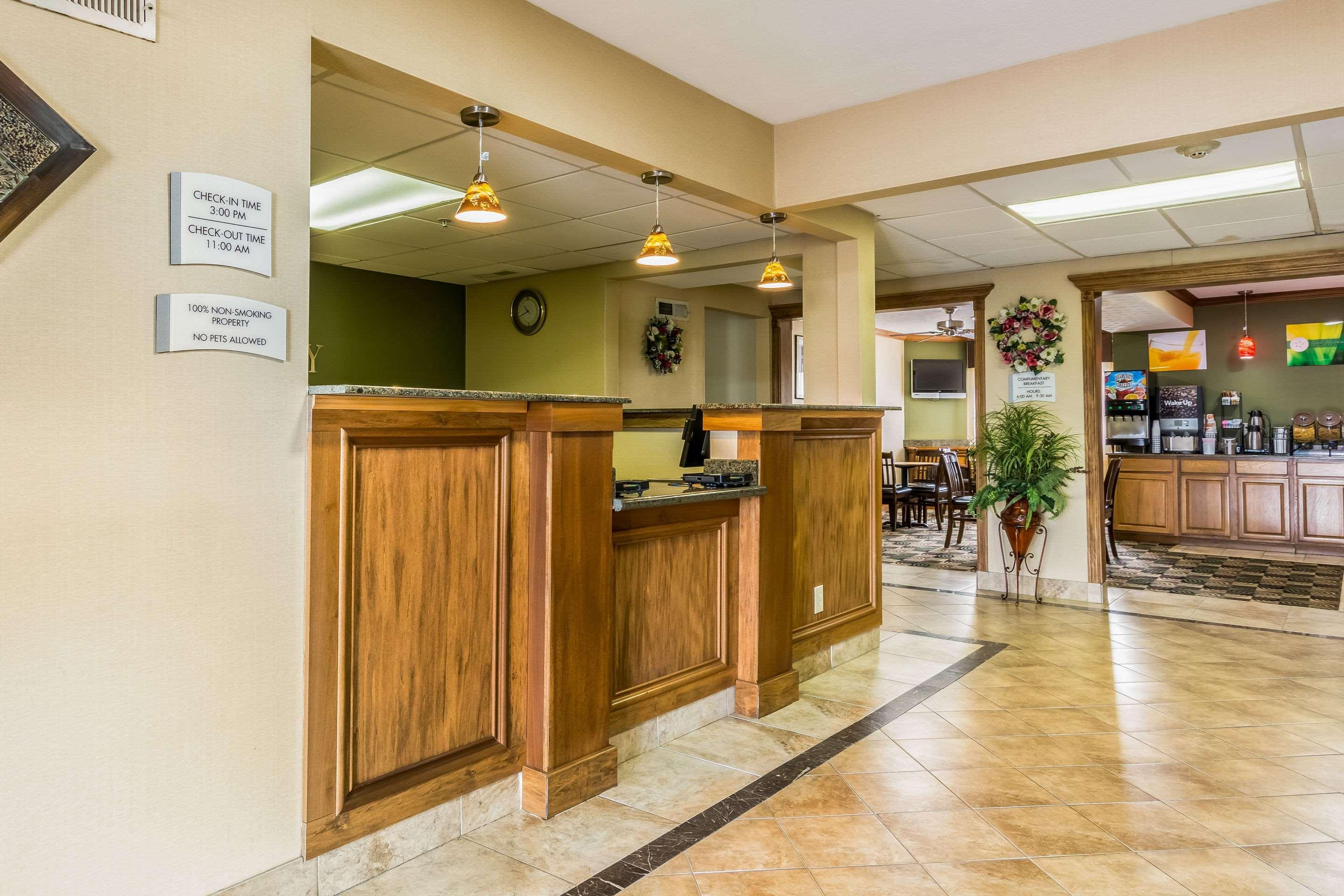 Quality Inn I-74 Batesville Екстериор снимка