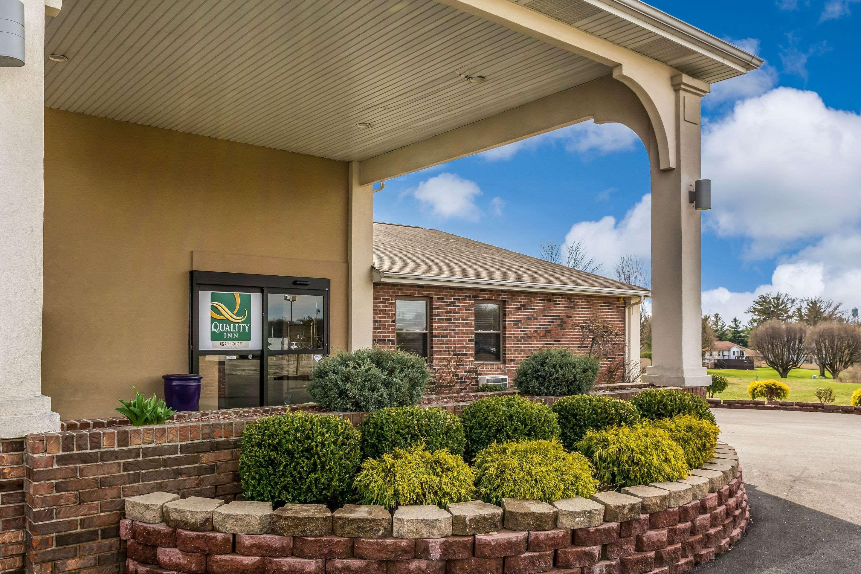 Quality Inn I-74 Batesville Екстериор снимка