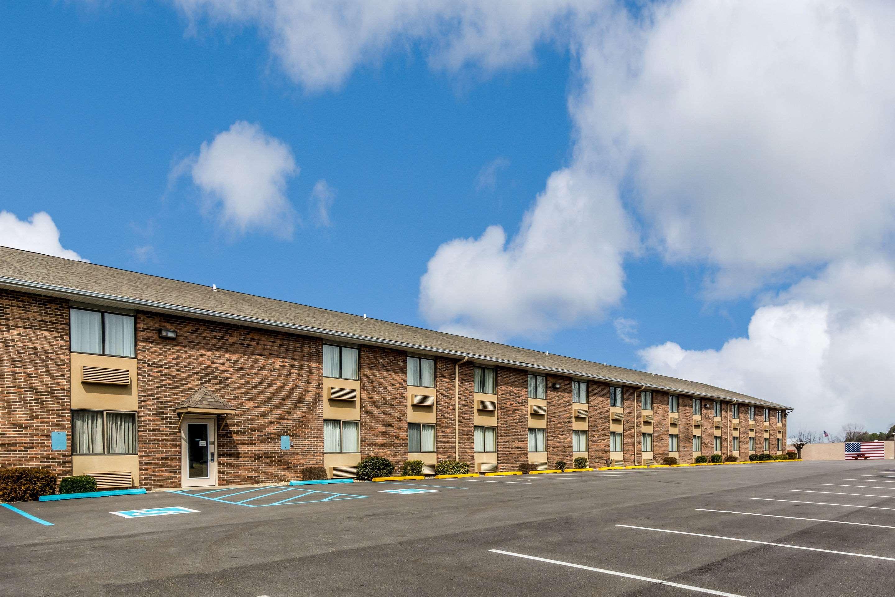 Quality Inn I-74 Batesville Екстериор снимка