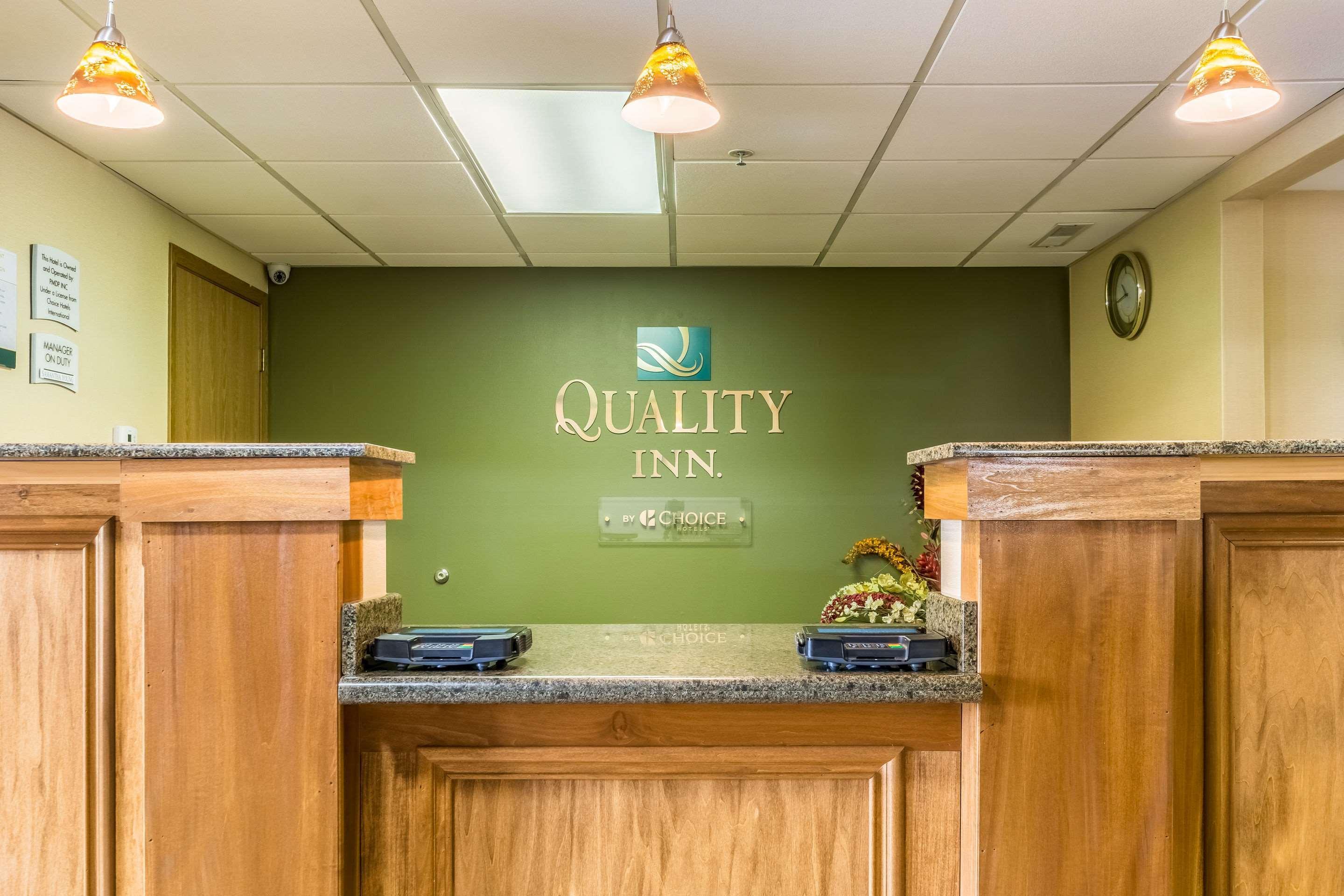 Quality Inn I-74 Batesville Екстериор снимка
