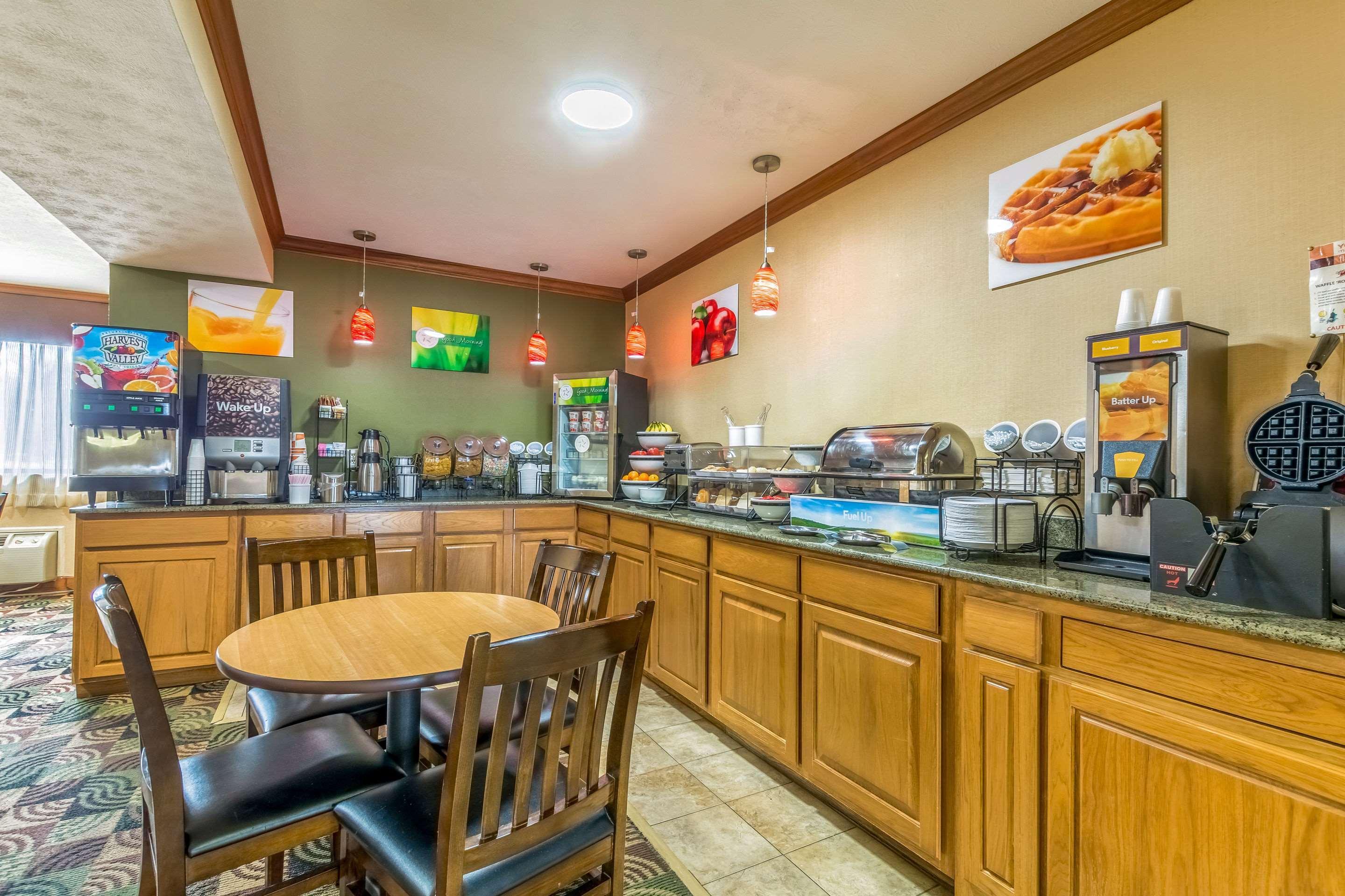 Quality Inn I-74 Batesville Екстериор снимка