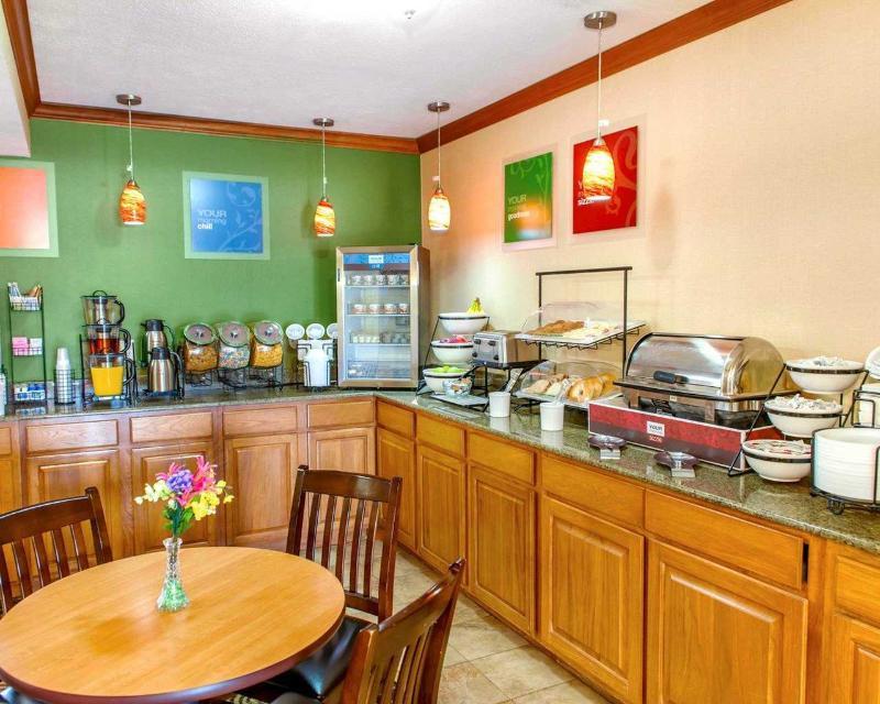 Quality Inn I-74 Batesville Екстериор снимка