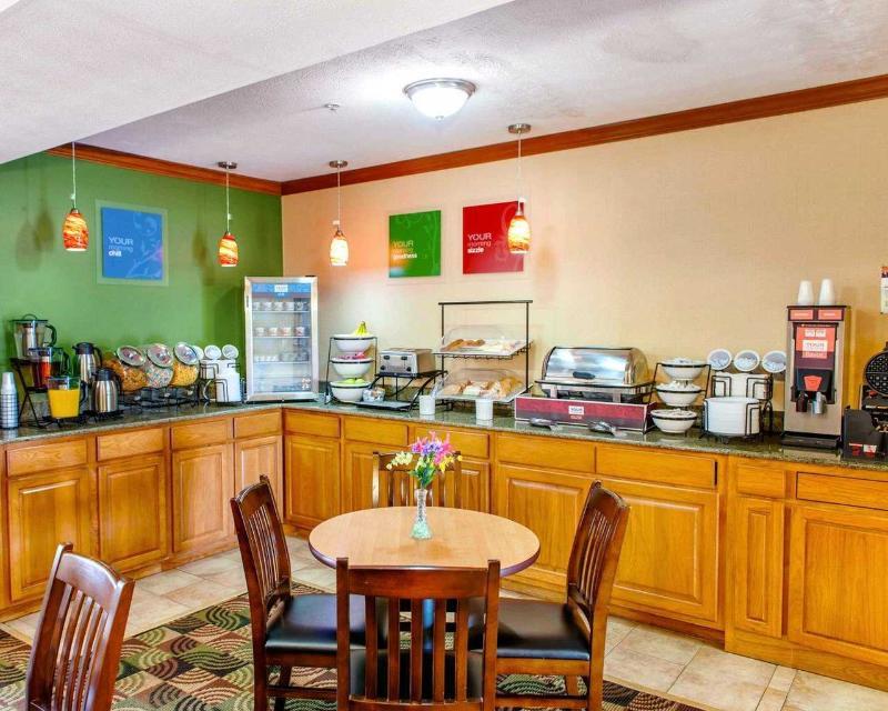 Quality Inn I-74 Batesville Екстериор снимка