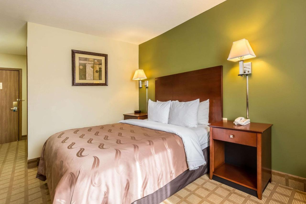 Quality Inn I-74 Batesville Екстериор снимка