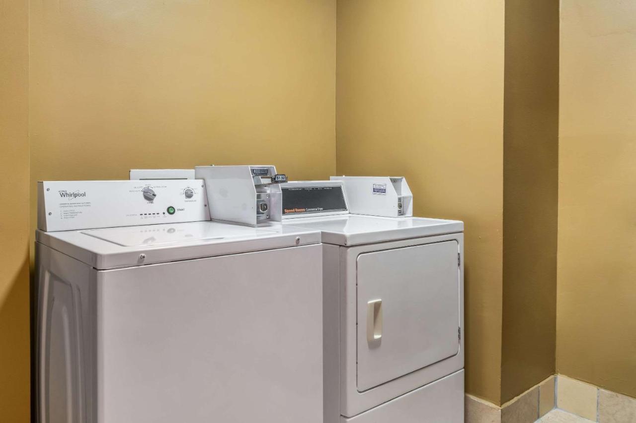 Quality Inn I-74 Batesville Екстериор снимка
