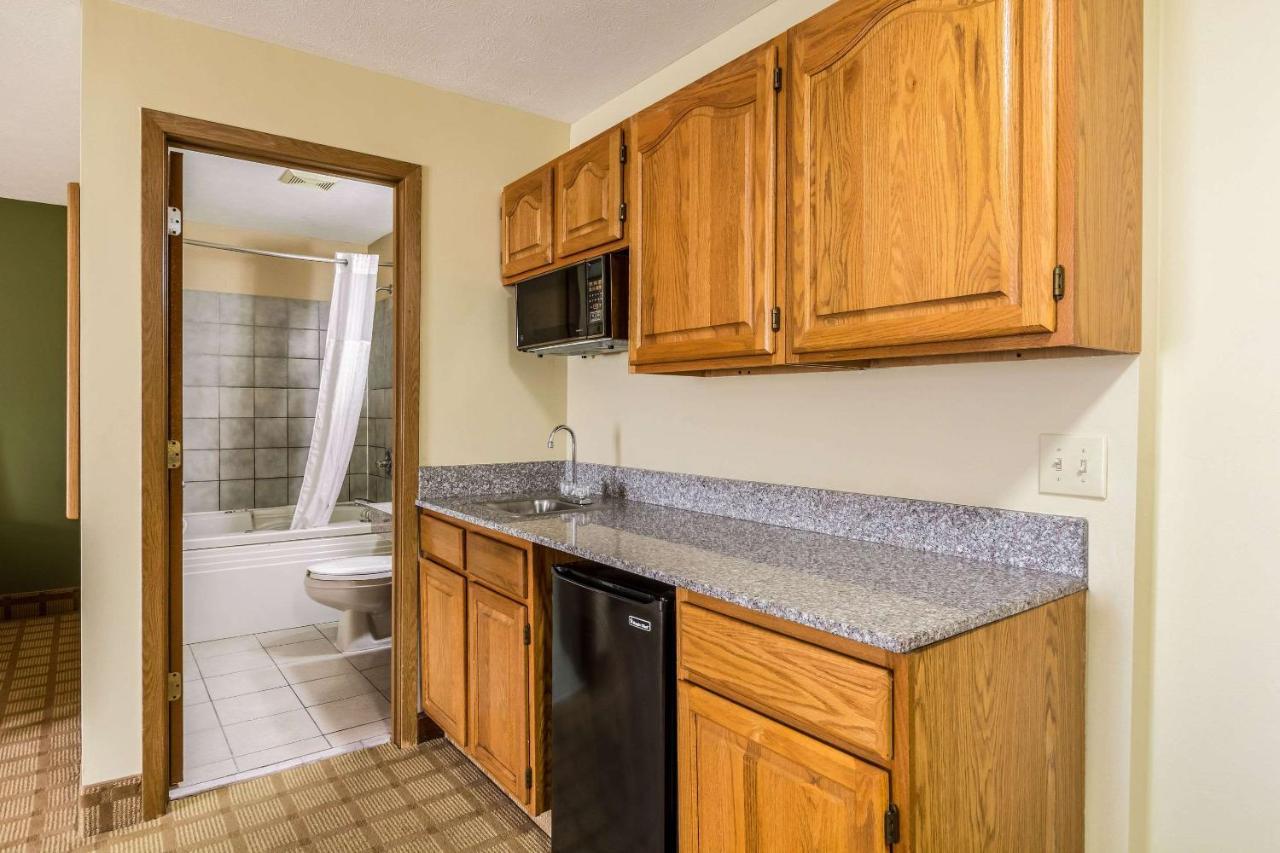 Quality Inn I-74 Batesville Екстериор снимка