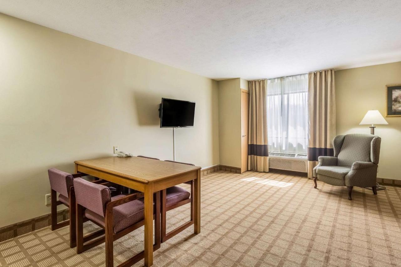 Quality Inn I-74 Batesville Екстериор снимка