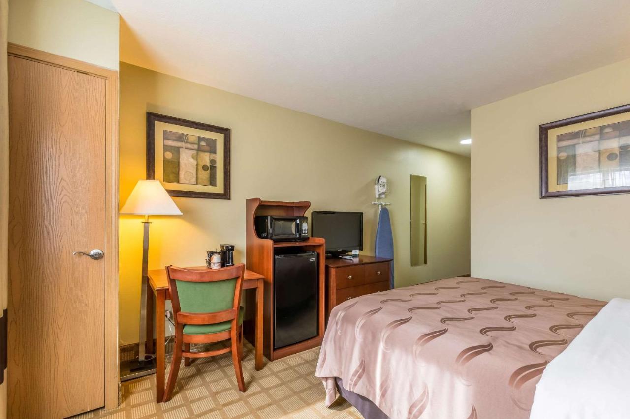 Quality Inn I-74 Batesville Екстериор снимка